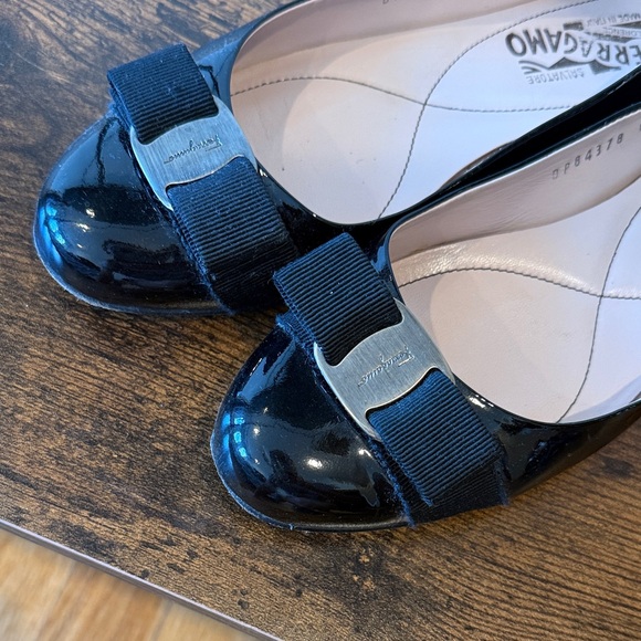 Salvatore Ferragamo Black Patent Leather Flats with Bow - Picture 6 of 6